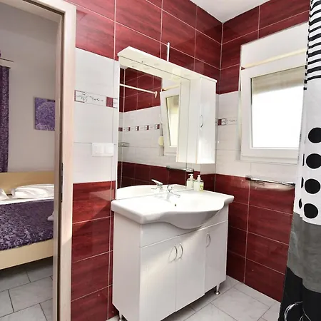 House Perci 2 Тар