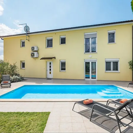 House Perci 2 Holiday home